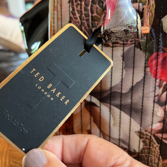 NWT StunningTED BAKER London Floral&BlackVerne Handbag.GORGEOUS.BeautyToDressing - Picture 4 of 7